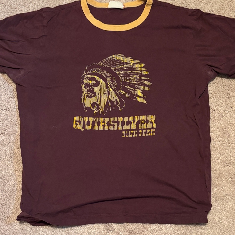 Quiksilver Men's Dark Brown Tee with Yellow Accents